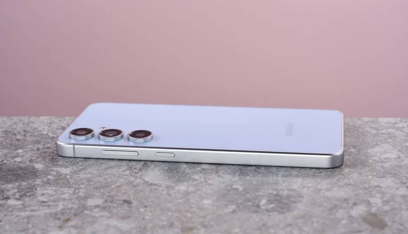 Samsung Galaxy S24 FE phone camera under 600 dollars