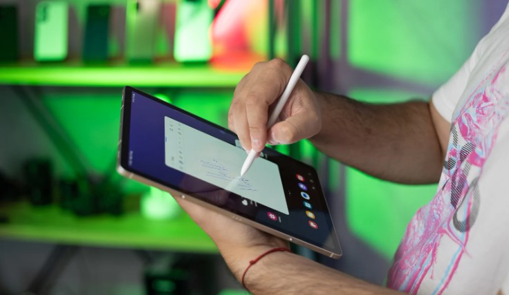 Galaxy Tab S10 FE vs Galaxy Tab S9 comparison