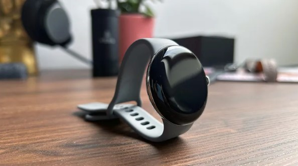 Pixel Watch 4 contre Galaxy Watch 8