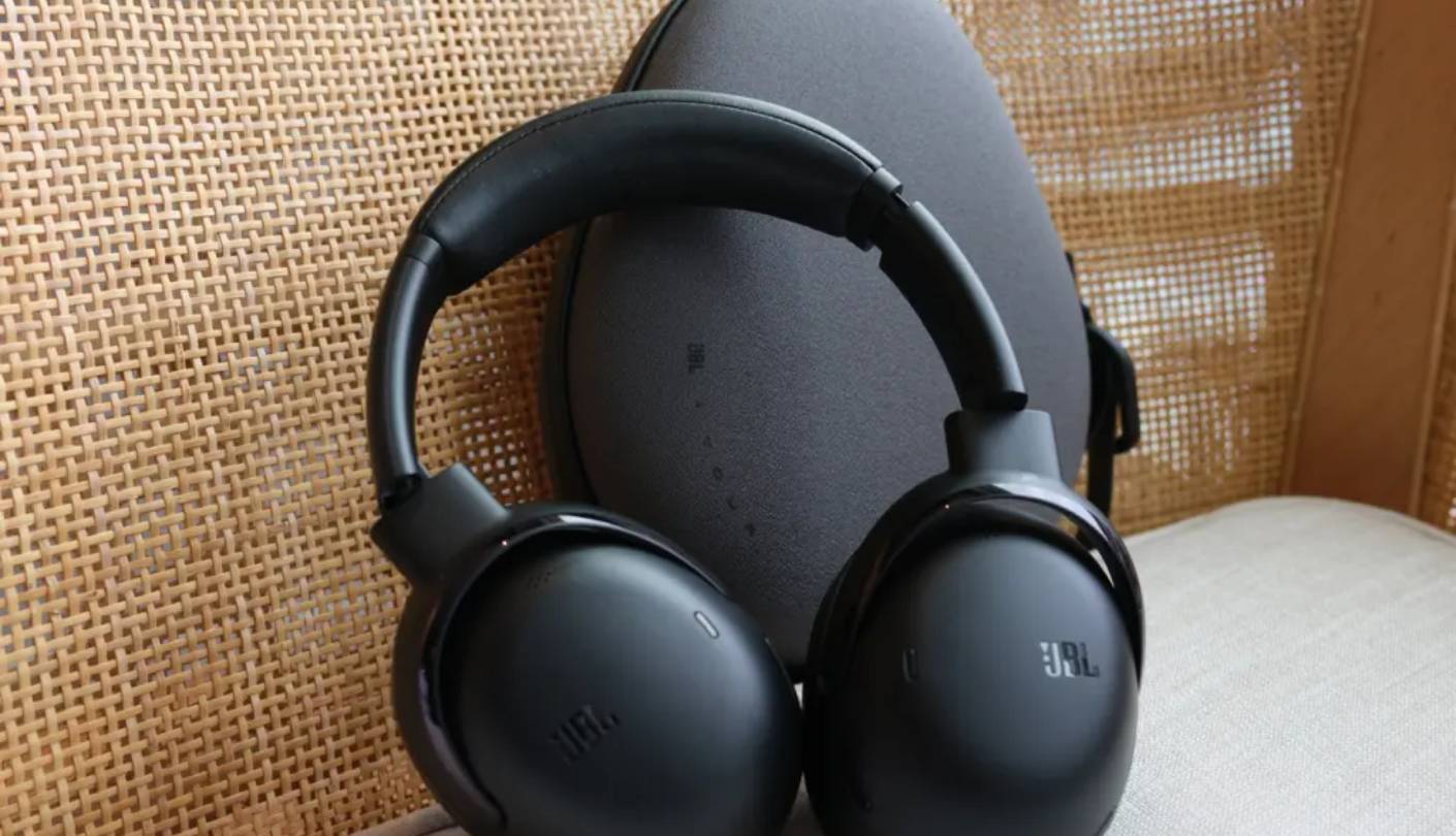 JBL Tour One M3 Smart Tx noise canceling headphones