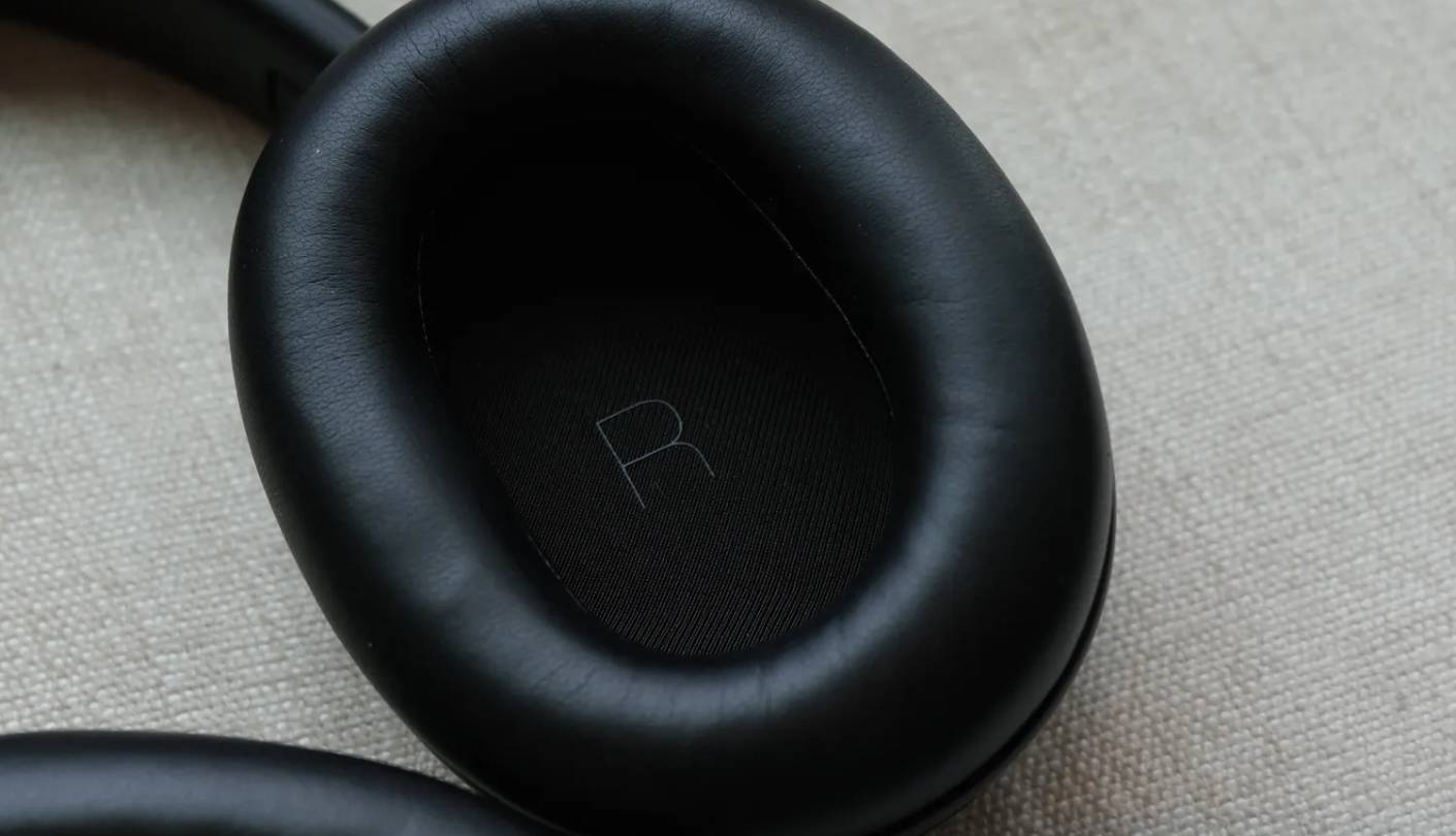 JBL Tour One M3 Smart Tx travel headphones