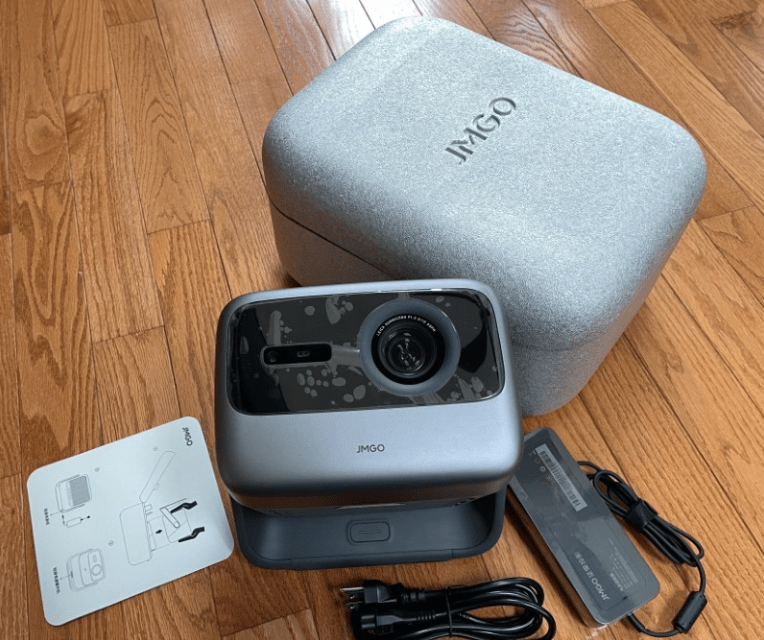 JMGO N1 Ultra or Hisense C1