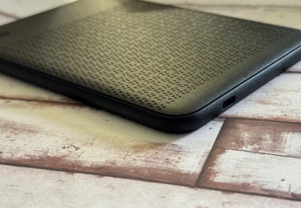 Kobo Clara Colour tablet for reading manga