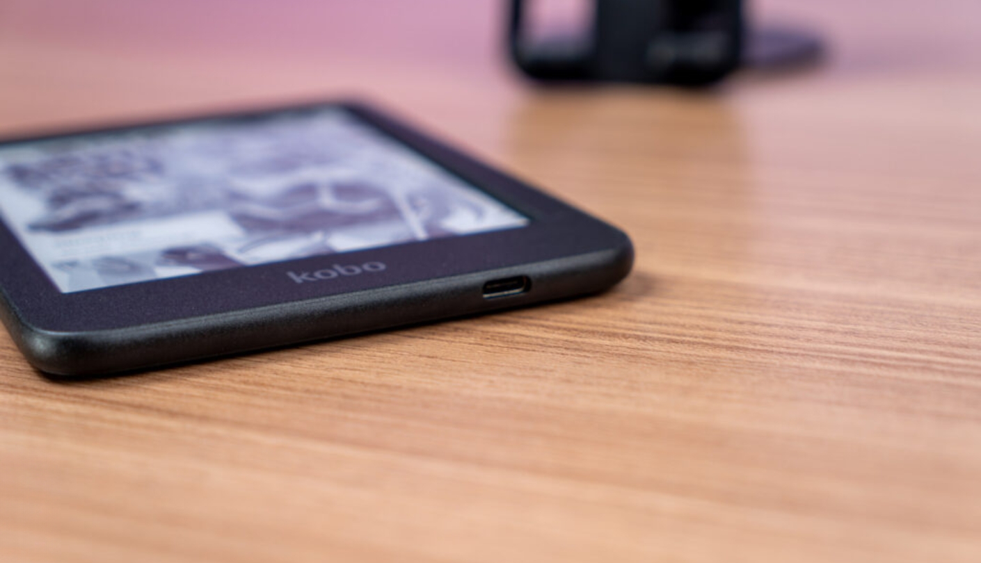 Kobo Clara BW e-reader with warm light
