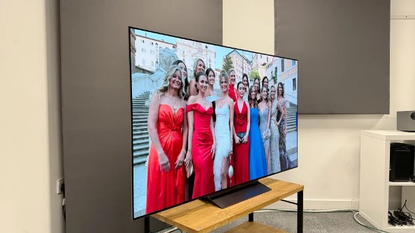 LG OLED evo C4 TV for dark rooms