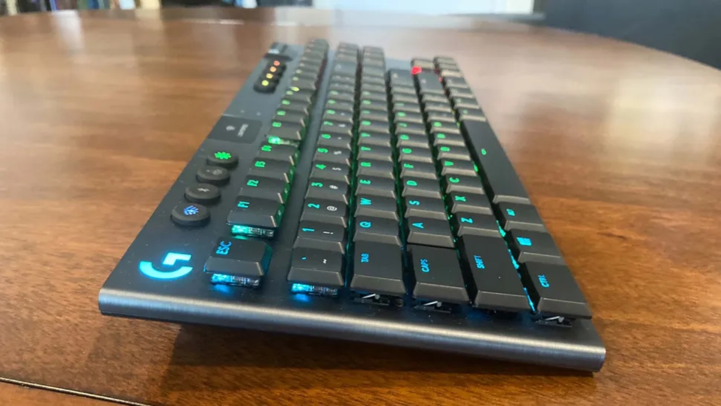 Logitech G915 TKL best wireless gaming keyboard