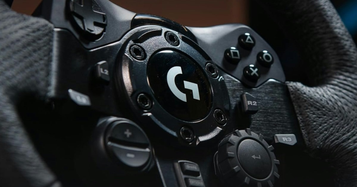 Logitech G923 ps4 steering wheel and pedals