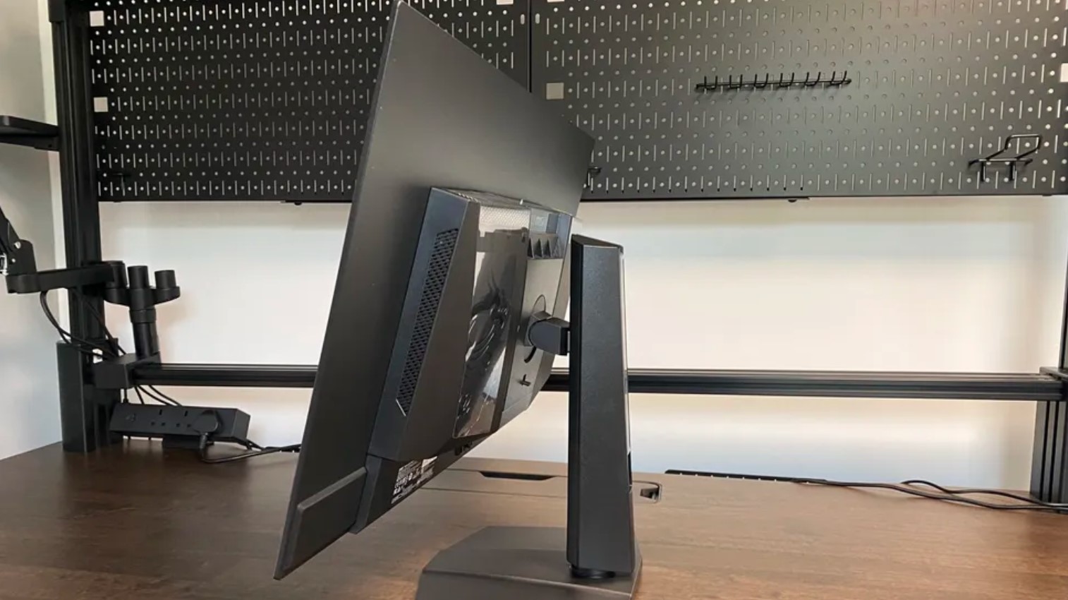 MSI MPG 321URX QD-OLED gaming monitor