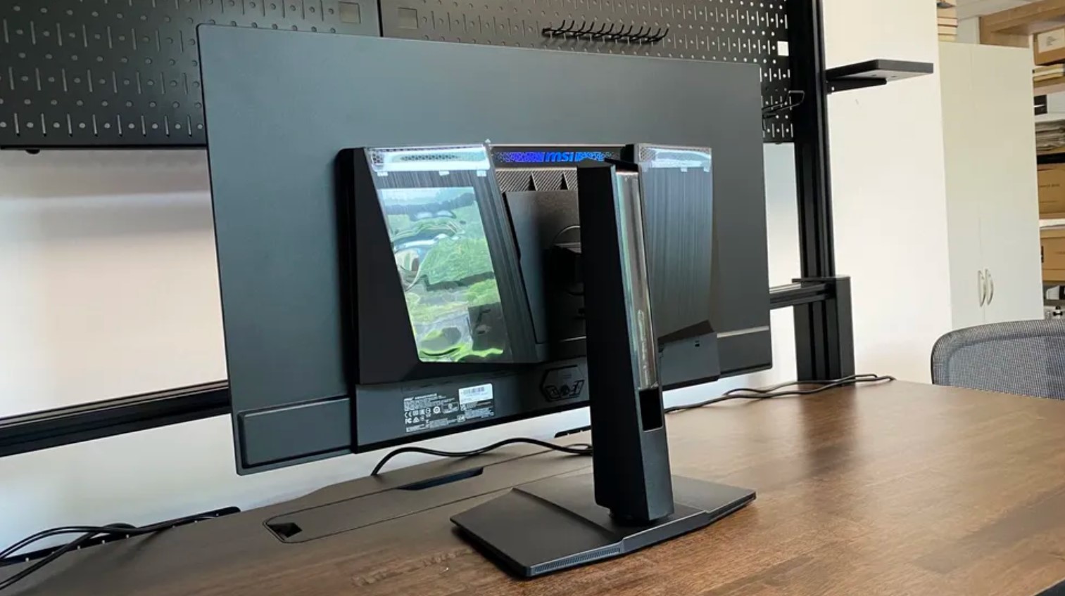 MSI MPG 321URX quantum dot OLED display