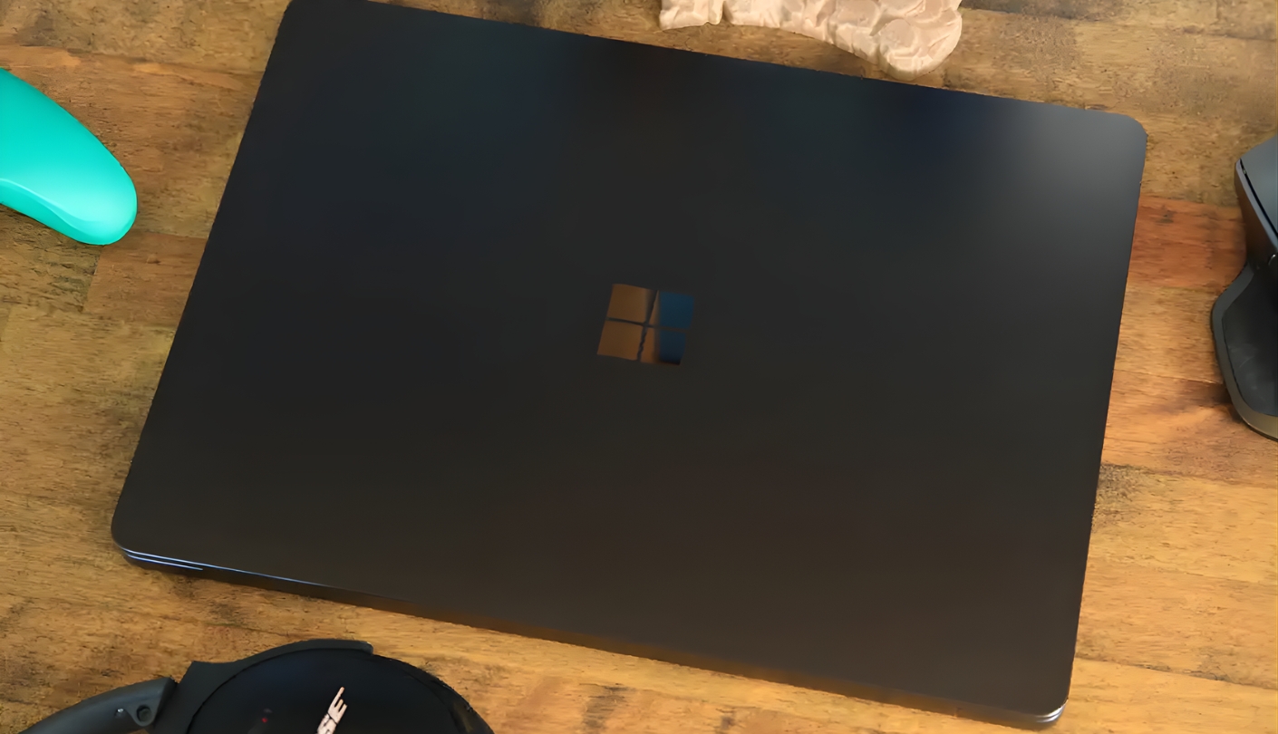 Microsoft Surface 2024 ultrabook with long battery life for travel