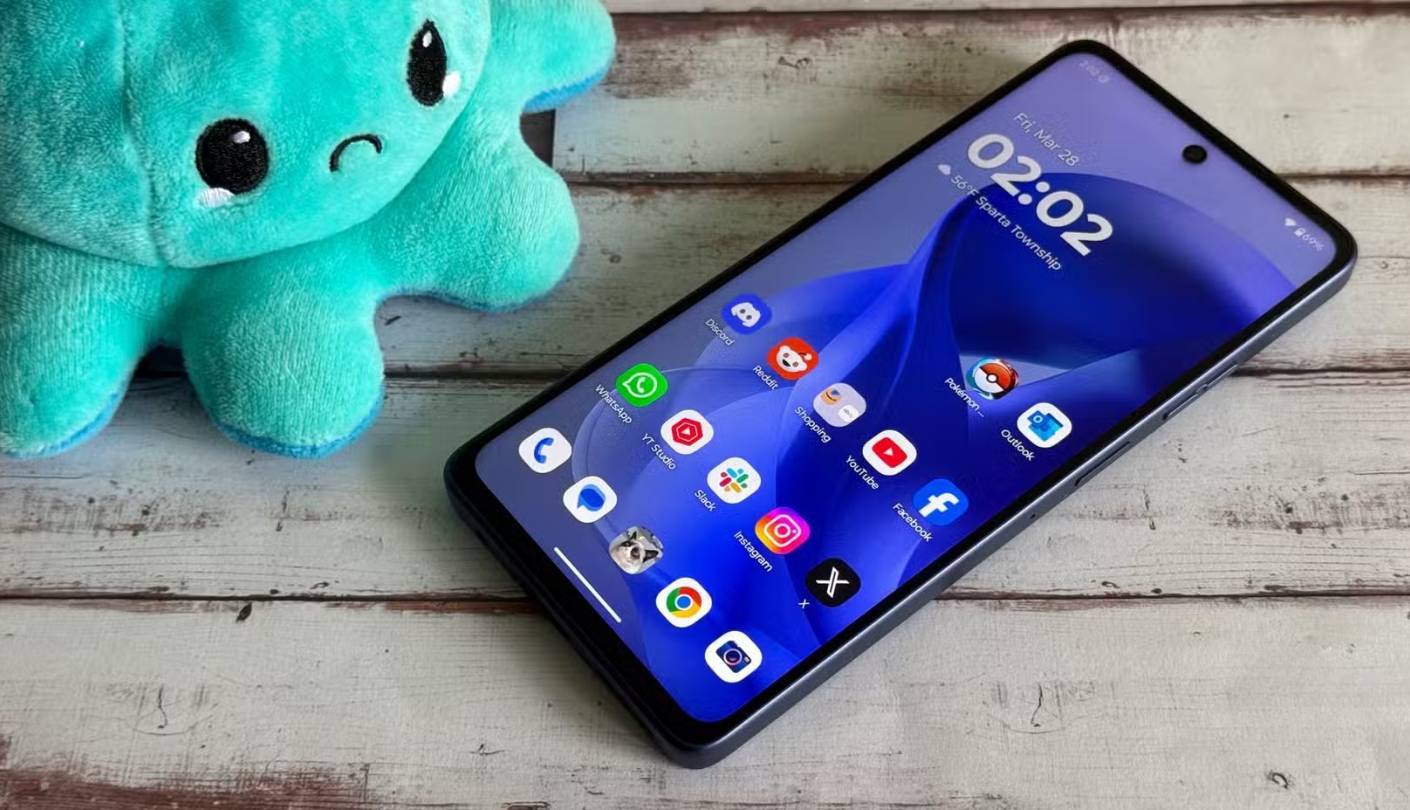 Motorola Moto G Power 2025 budget phone with good camera under $300