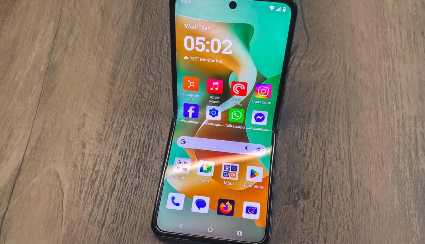 Motorola Razr 2025 affordable foldable smartphone
