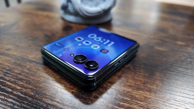 Motorola Razr Ultra 2025 téléphone pliable à clapet
