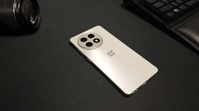 OnePlus 13R ou Realme GT 7