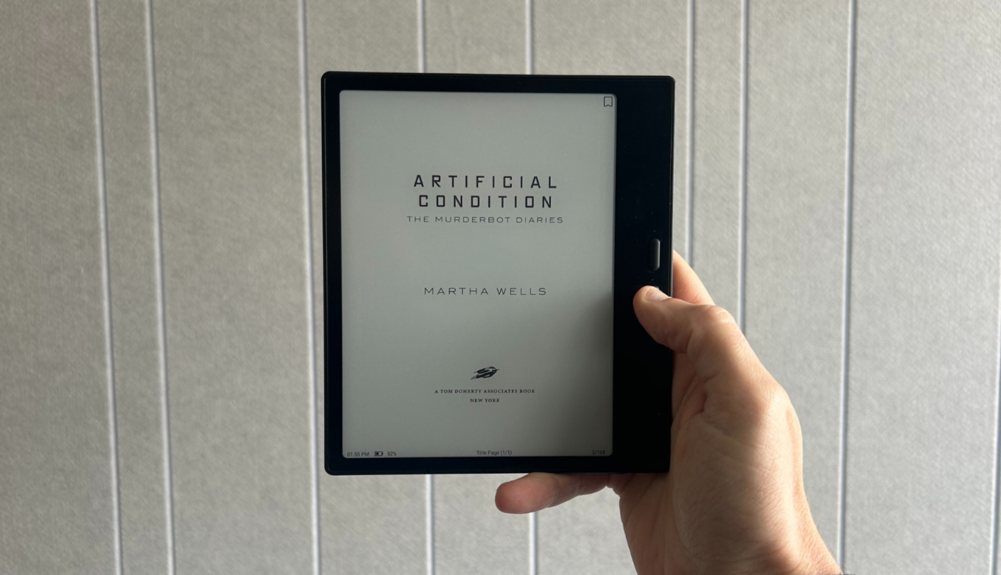 Onyx Boox Go 7 e-reader for night reading