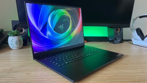 Razer Blade 16 vs Asus Zephyrus G16