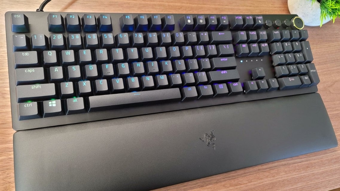 Razer Huntsman V2 esports keyboard