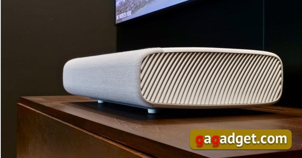 SAMSUNG 130" 4k projector 