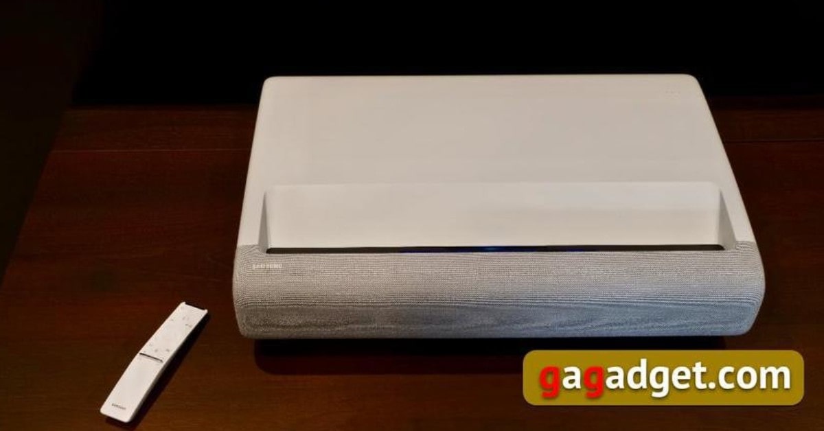 SAMSUNG 130" amazon projector