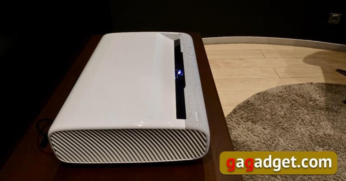 SAMSUNG 130" 4k projector for home theatre