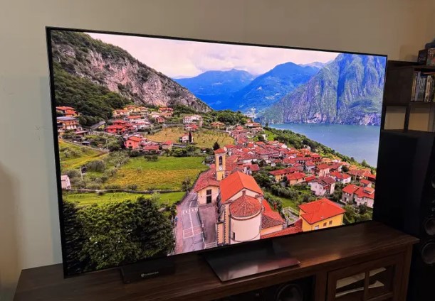 Samsung S90F OLED TV dark room
