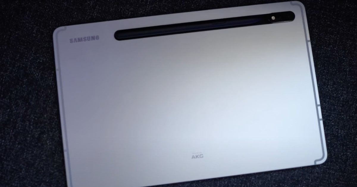 SAMSUNG Galaxy Tab S8 11” tablet with wireless charging