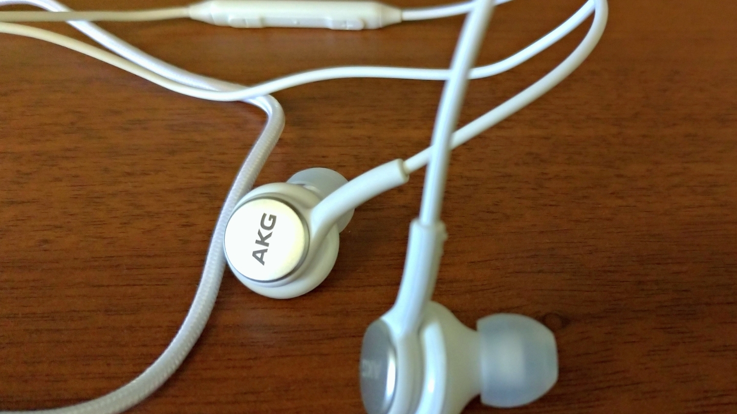 Samsung EO-IC100 wired earbuds USB-C 2026