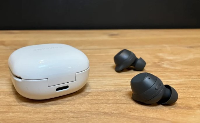 Samsung Galaxy Buds FE language translation earbuds