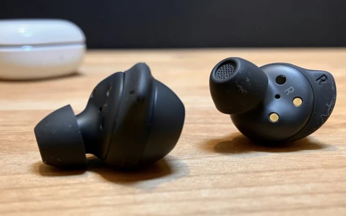 Samsung Galaxy Buds FE AI-powered translation earphones