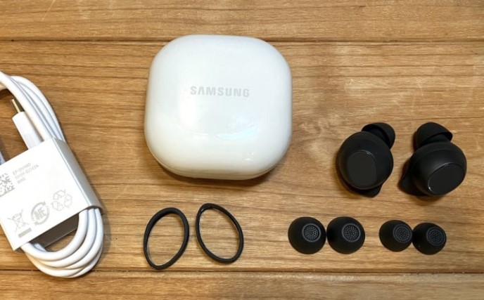 Samsung Galaxy Buds FE AI translation earbuds