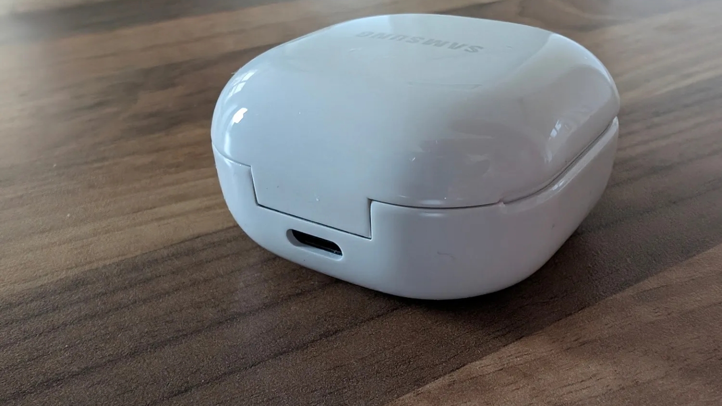 Samsung Galaxy Buds FE noise canceling earbuds under $100