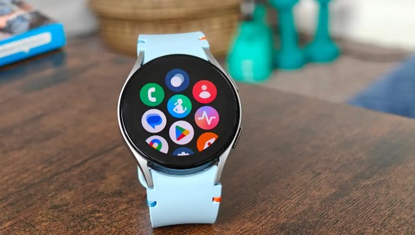 Samsung Galaxy Watch FE (40 mm) affordable smartwatch