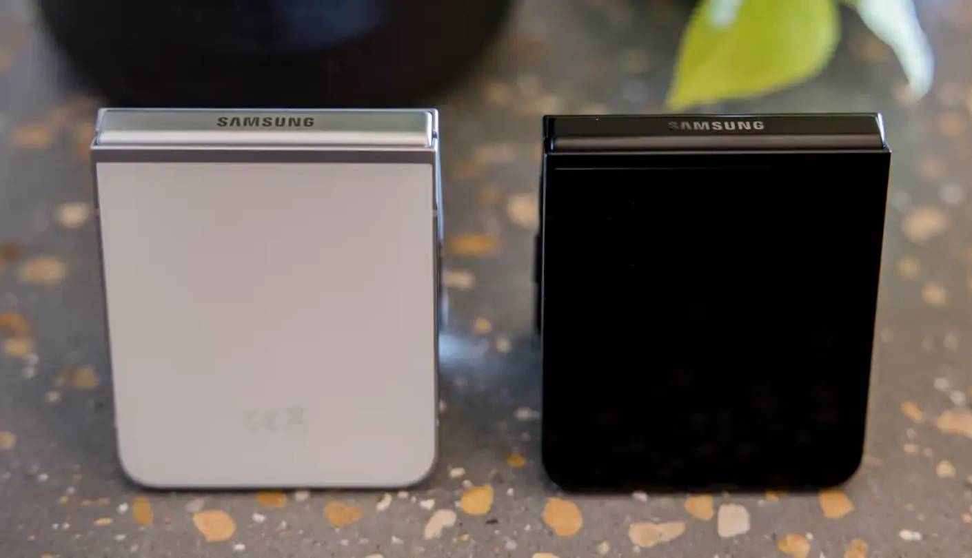 Samsung Galaxy Z Flip7 FE flip phone under 1000 dollars