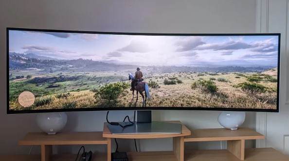 Samsung Odyssey G93SC QD-OLED monitor