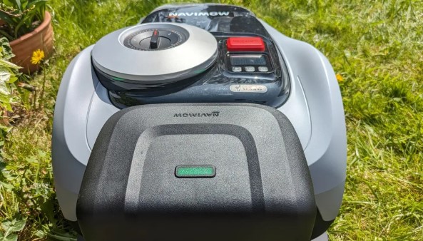 Segway Navimow i105N app controlled robotic mower