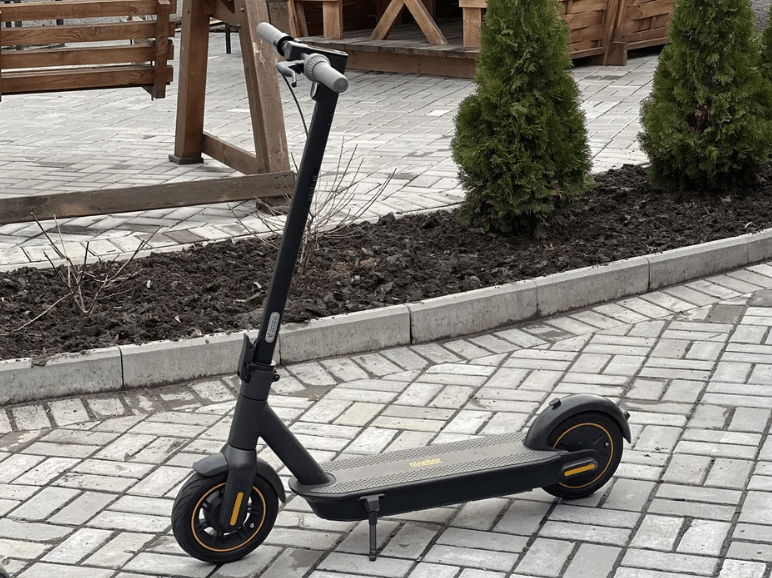 Segway Ninebot MAX G30P E-Scooter