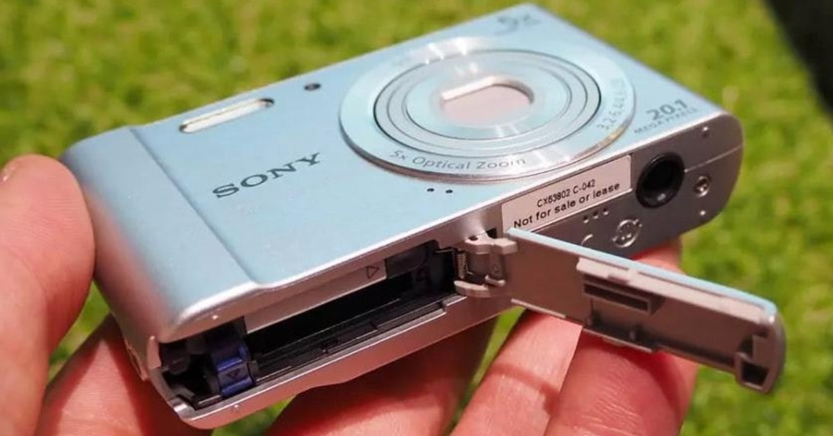 Sony DSCW800/B top cameras under $200