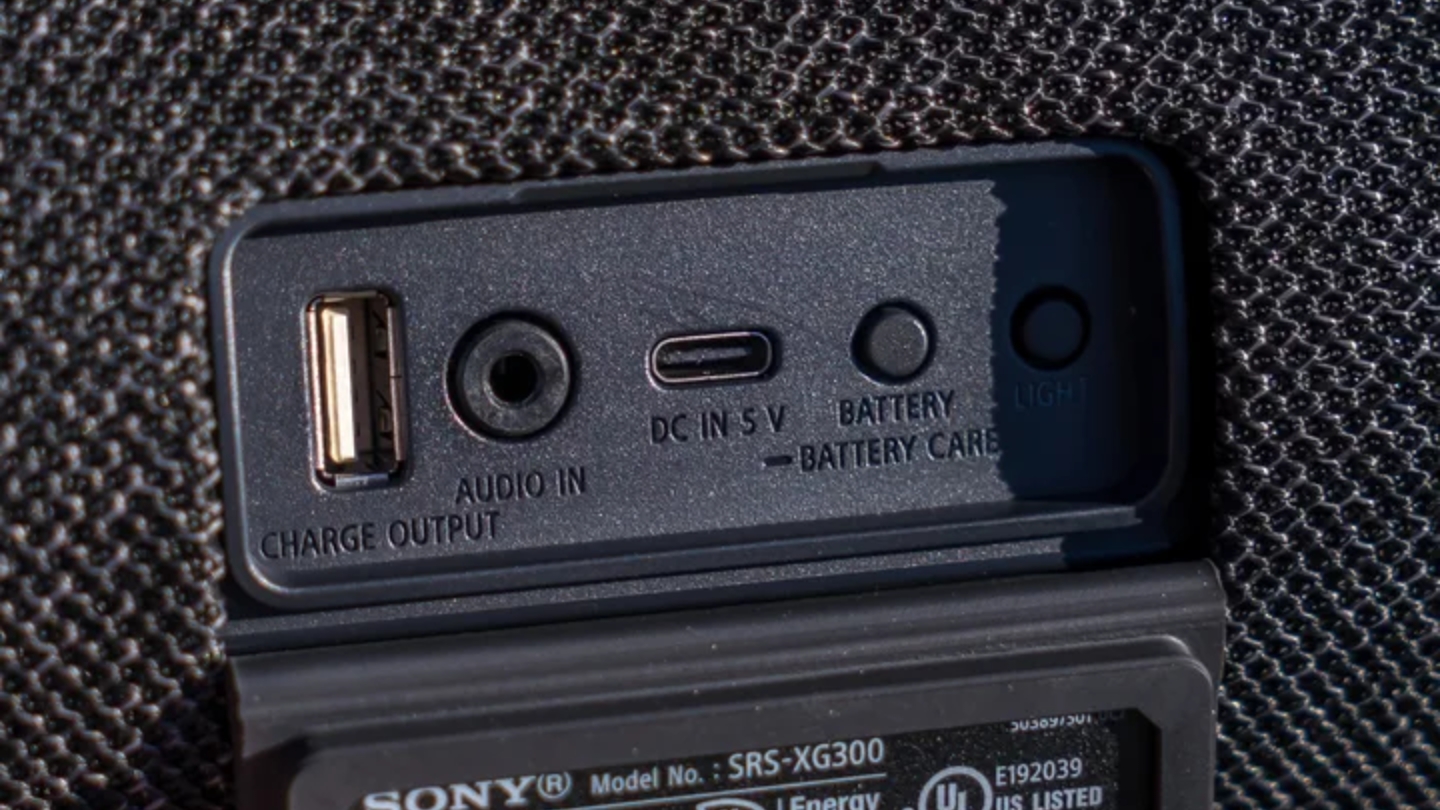 Sony SRS-XG300 loud bluetooth speaker outdoor use