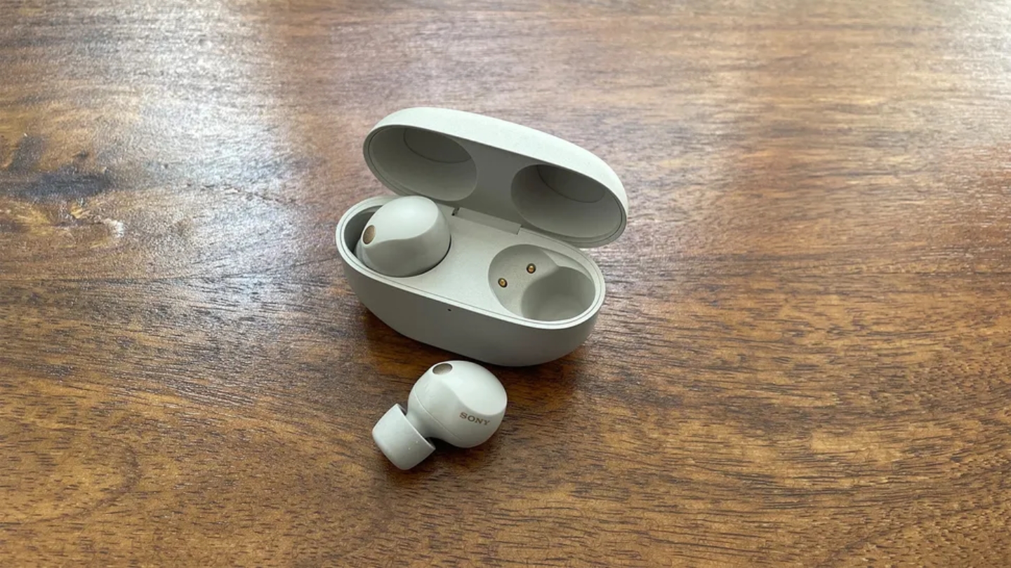 Sony WF-1000XM5 noise canceling earbuds for commuting