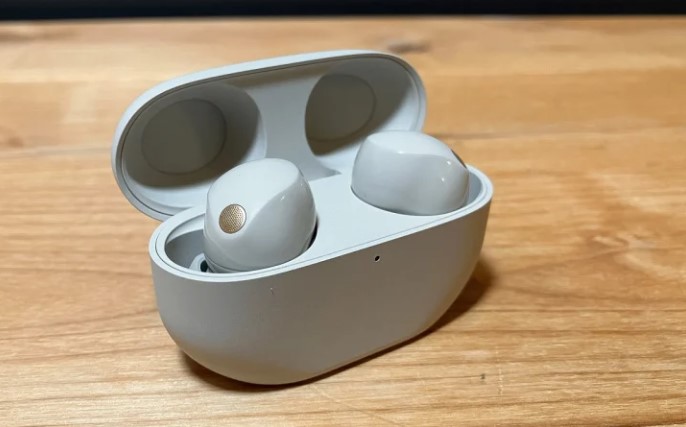 Sony WF-1000XM5 AI-powered translation earphones