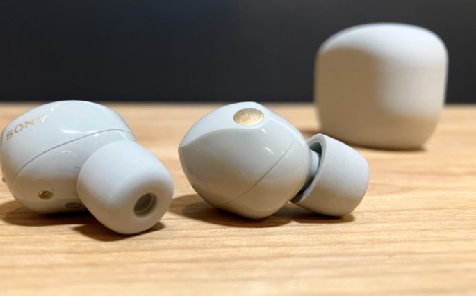 Sony WF-1000XM5 smart translator earbuds