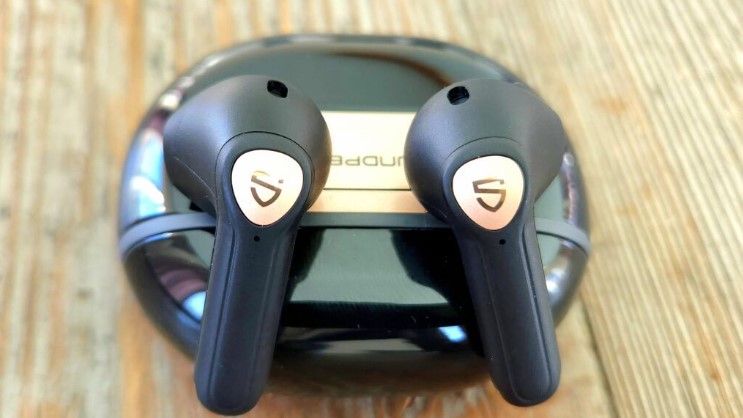 SoundPEATS Air3 Deluxe HS budget wireless earbuds
