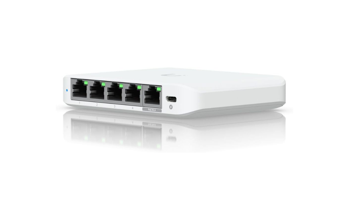 Ubiquiti UniFi Flex Mini ethernet switch for home office