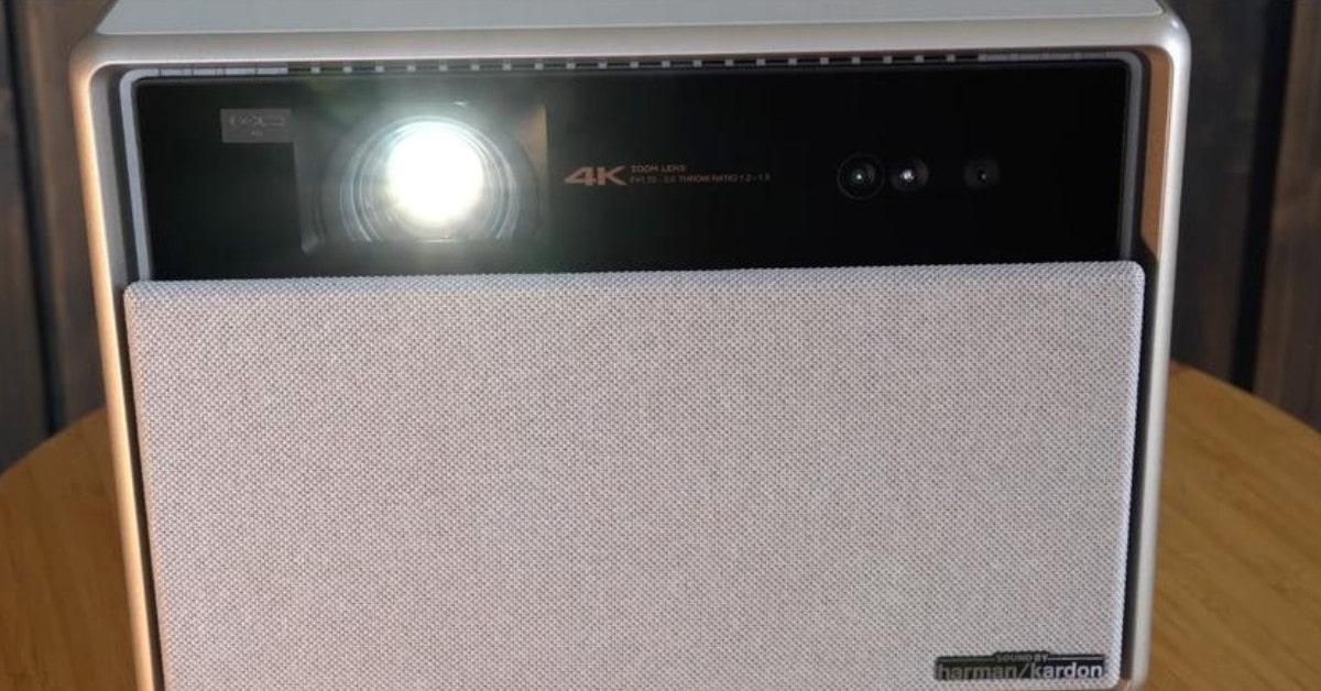 XGIMI HORIZON ‎XM13N projector for small apartment