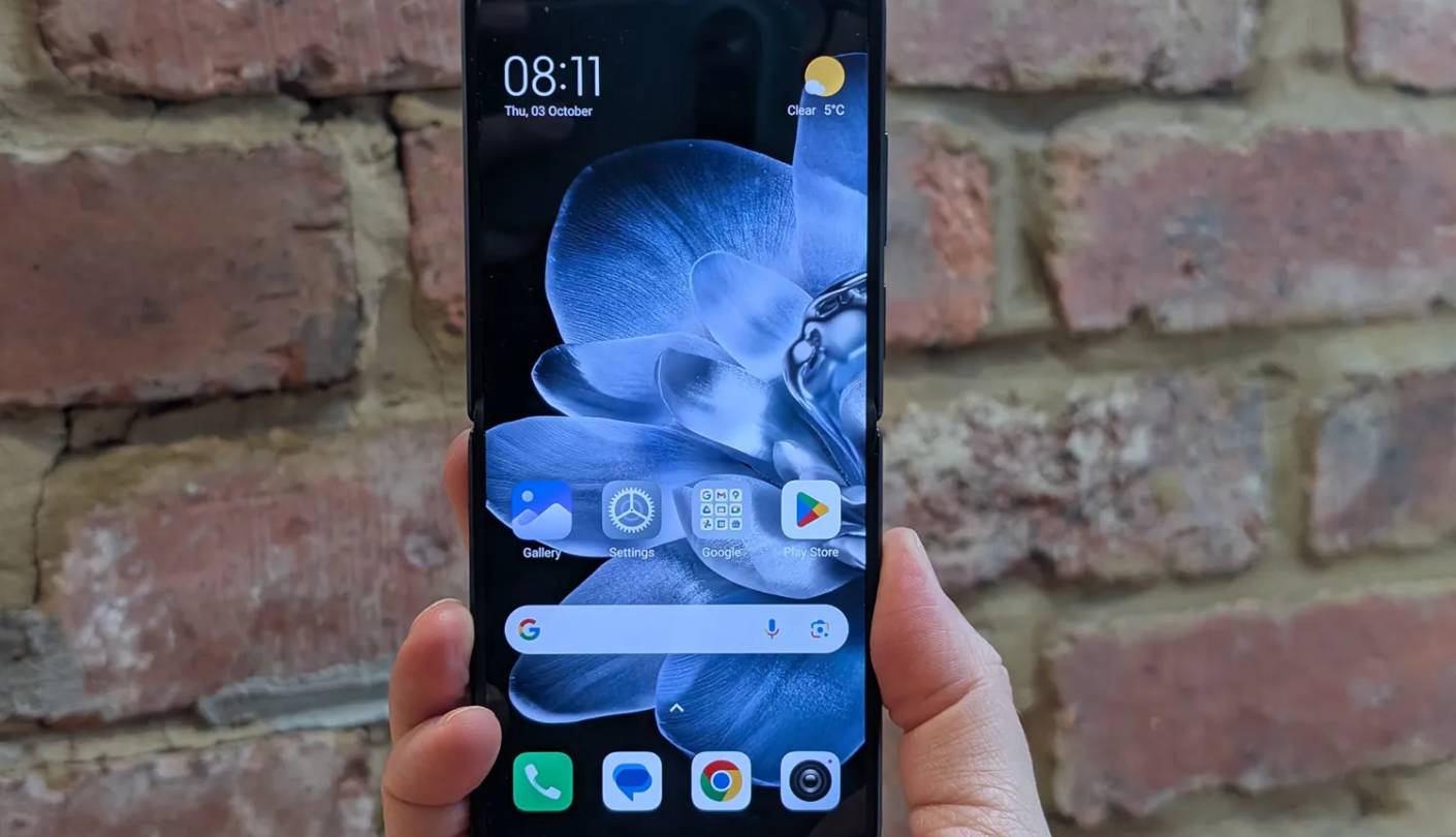 Xiaomi Mix Flip 5G flip phone under 1000 dollars