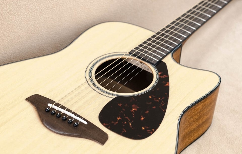Yamaha FGX800C Guitare acoustique moins de 1000 euros