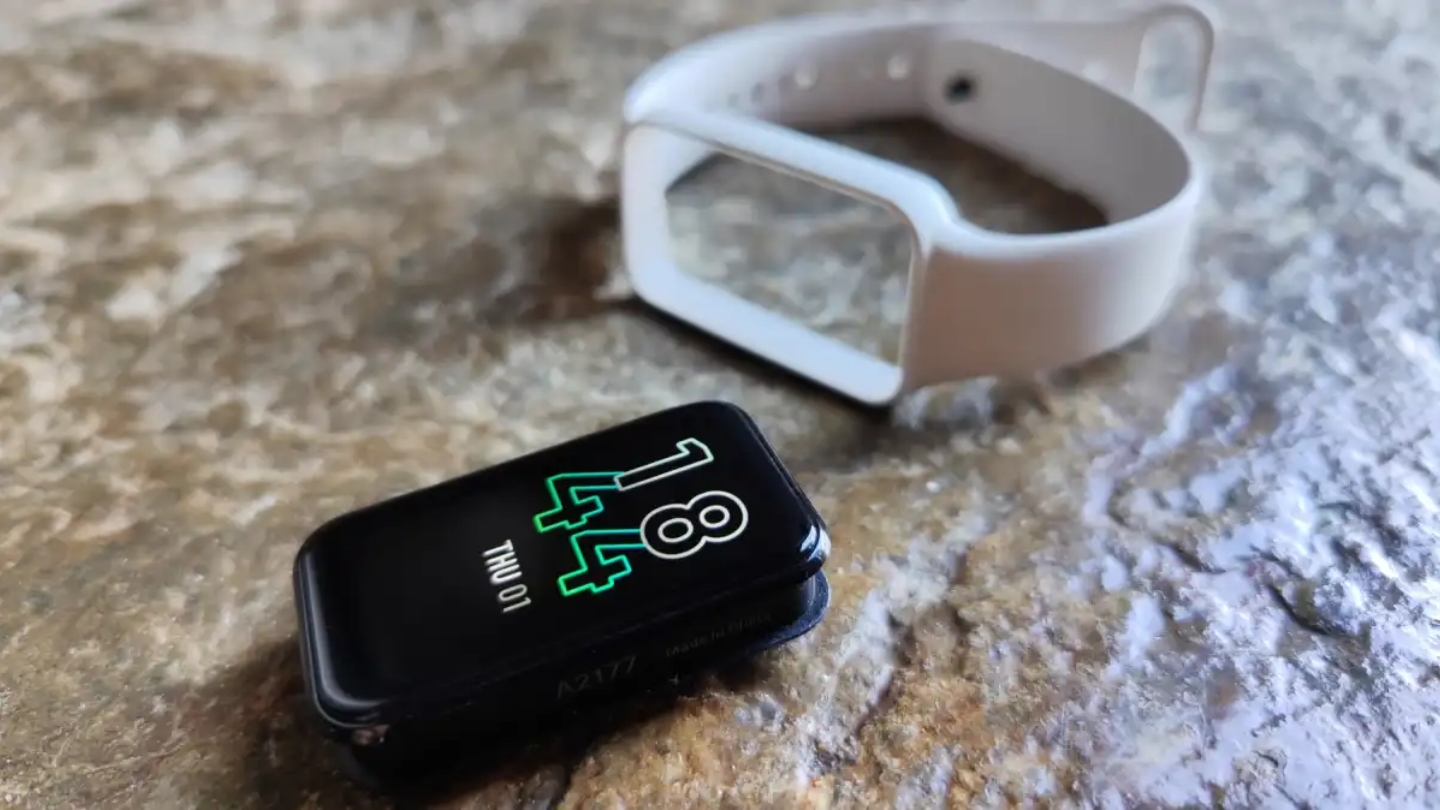 Amazfit Band 7 smartwatch for marathon training