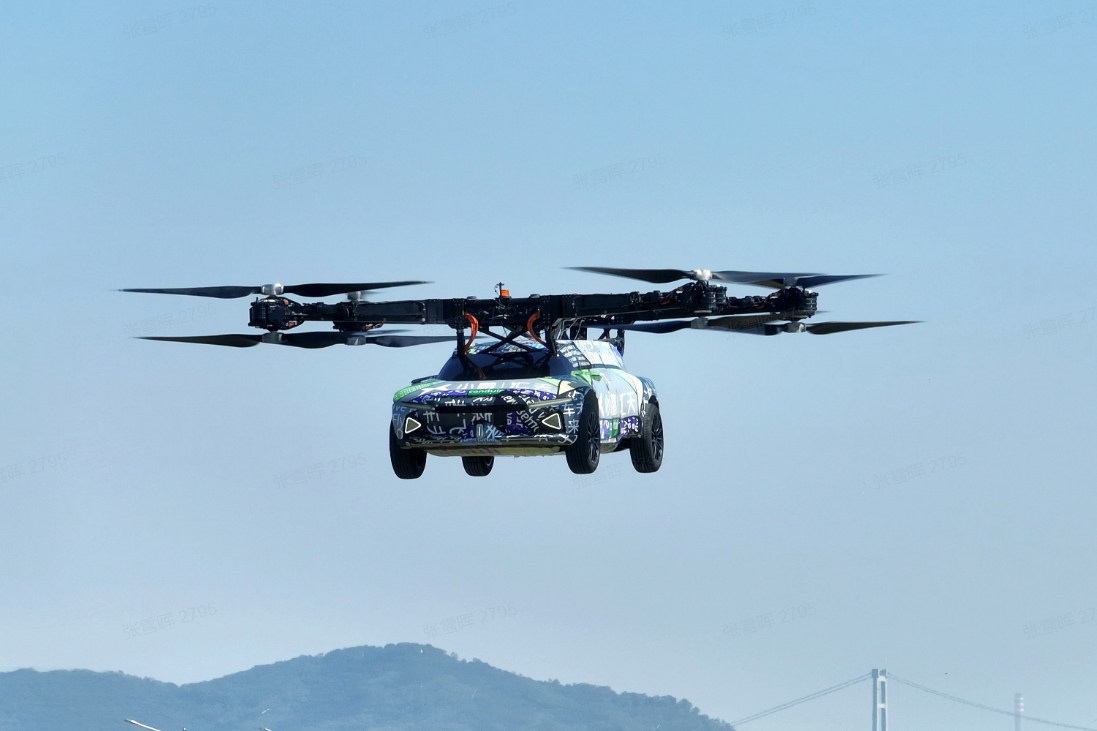 La macchina volante XPeng AeroHT X3 apparirà nel 2025 ad un prezzo di 140.000 dollari
