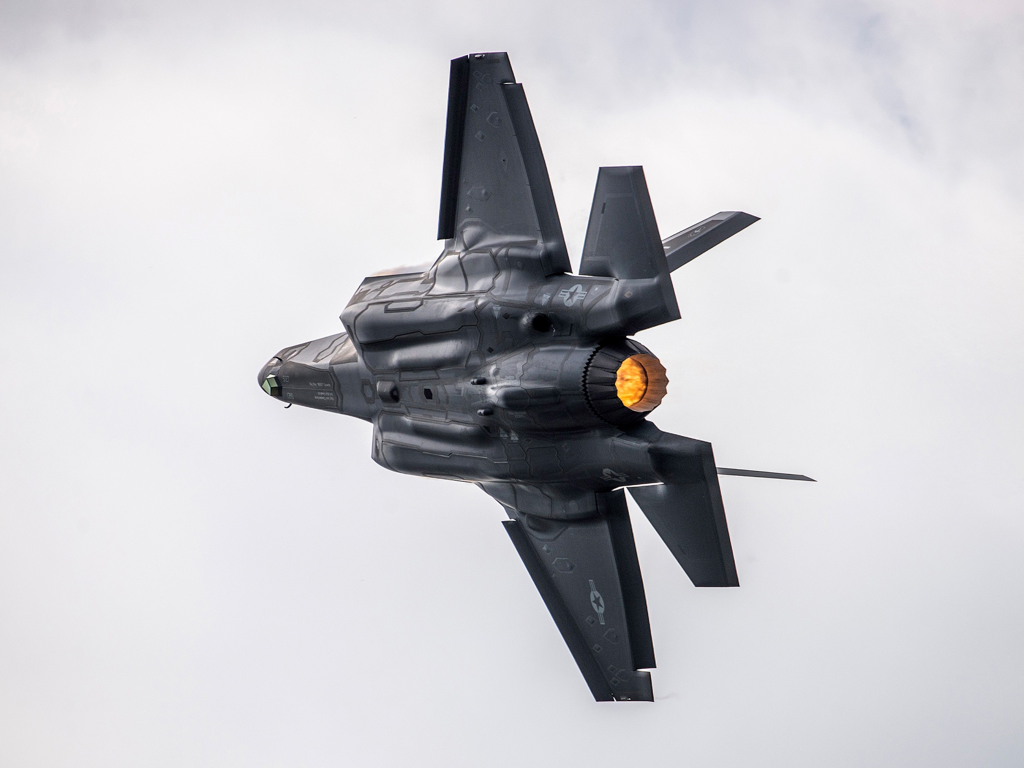 Il Pentagono vuole motori Pratt & Whitney F135 aggiornati per i caccia di quinta generazione F-35 Lightning II entro il 2030