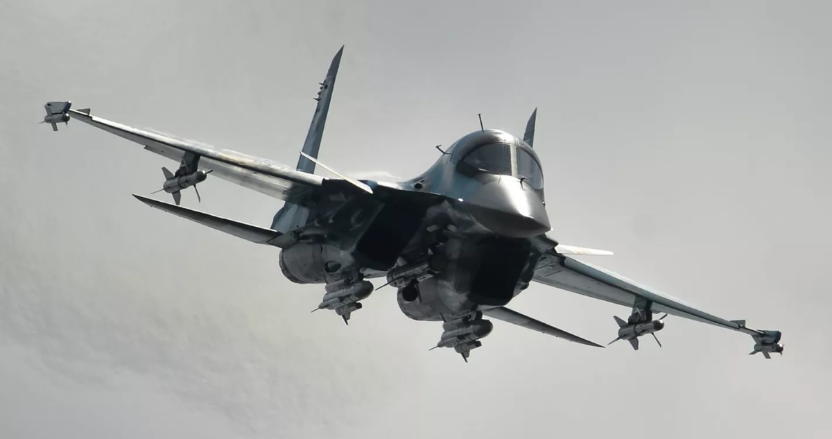 Die Russen haben eine neue Serie von Jagdbombern des Typs Su-34M erhalten, die intelligente Bomben abwerfen können